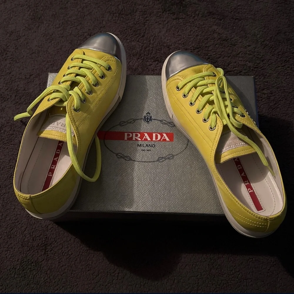 Woman vintage prada sneakers - Picture 3 of 3